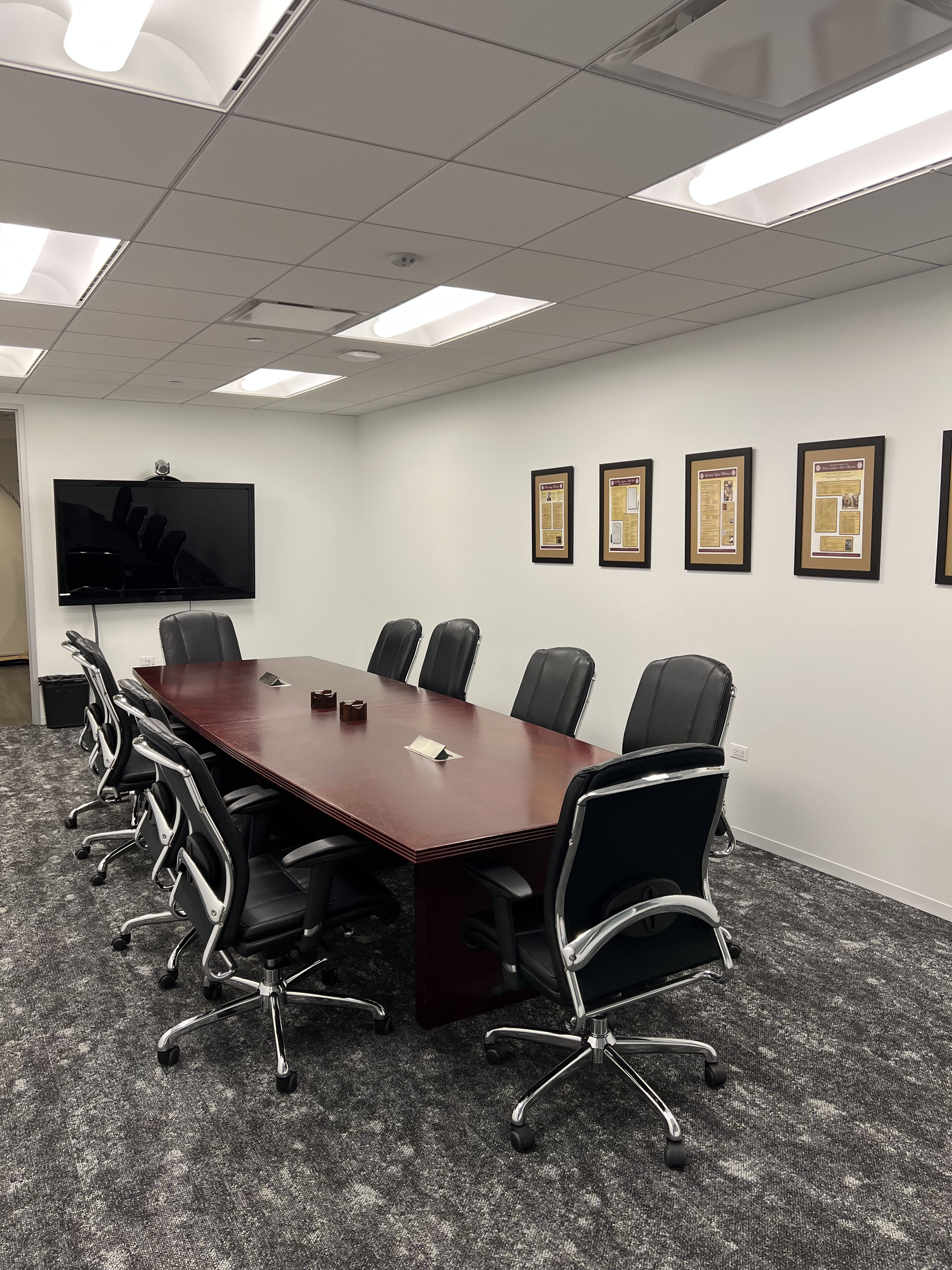 Urlaub Bowen & Associates Conference Room and Chicago meeting space.